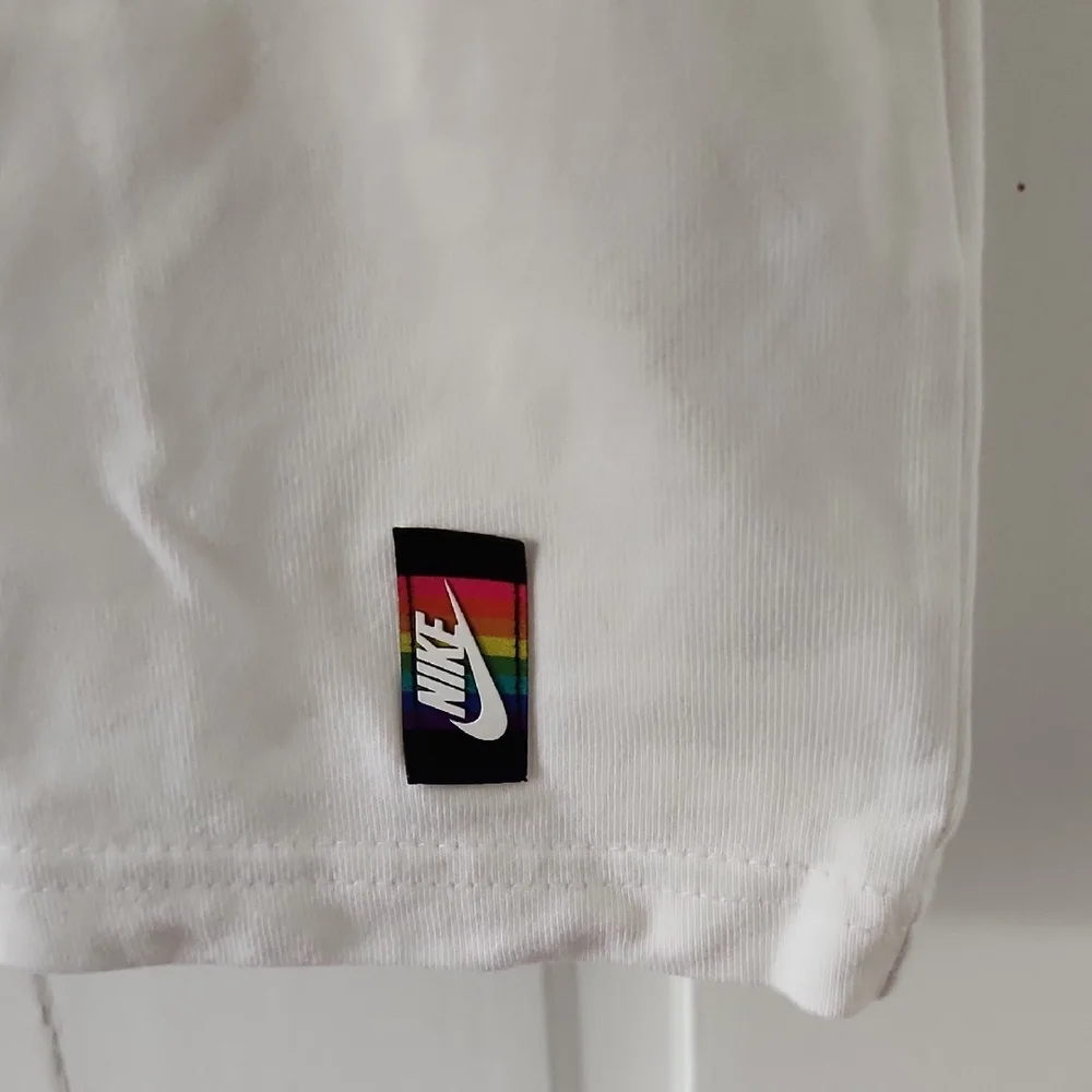 Nike‎ Rainbow Graphic Tee XS